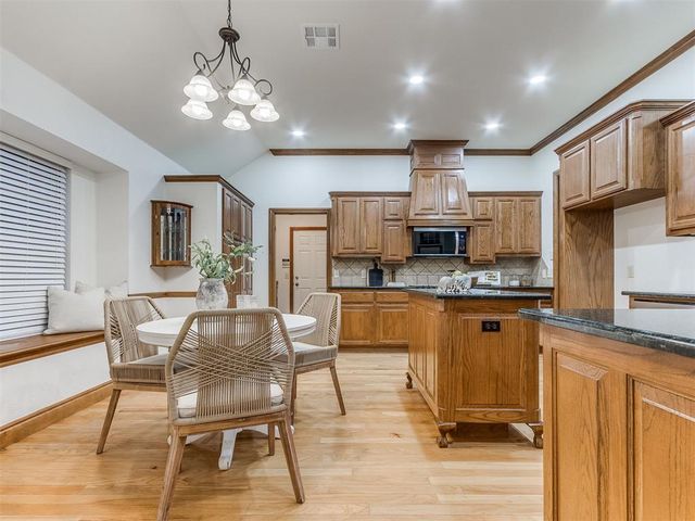 16909 Gladstone Circle, Edmond, OK 73012