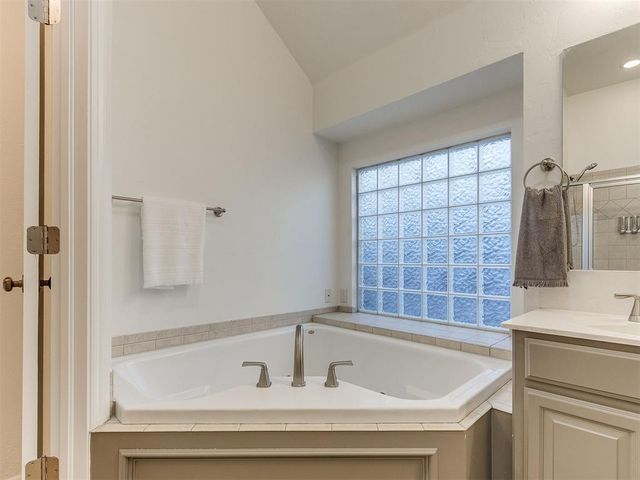 16909 Gladstone Circle, Edmond, OK 73012