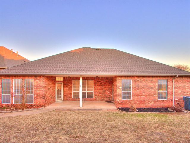 16909 Gladstone Circle, Edmond, OK 73012