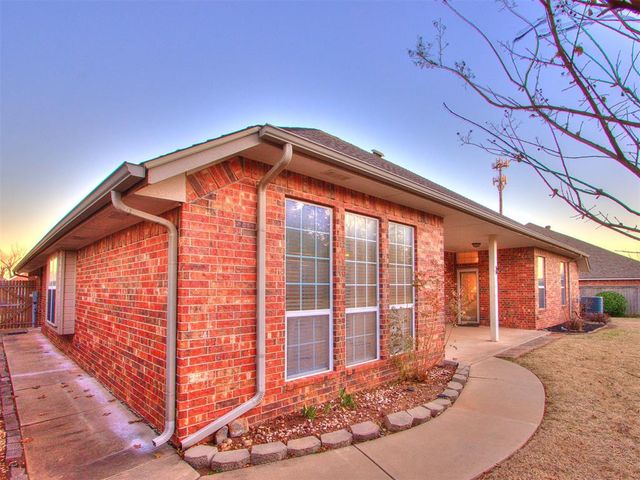 16909 Gladstone Circle, Edmond, OK 73012