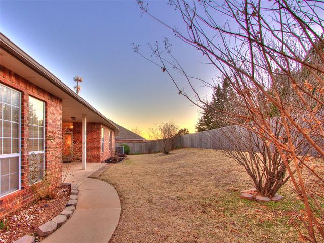 16909 Gladstone Circle, Edmond, OK 73012
