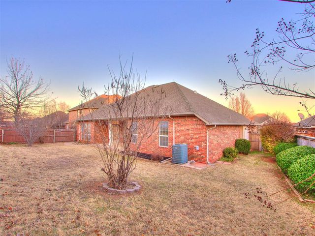 16909 Gladstone Circle, Edmond, OK 73012
