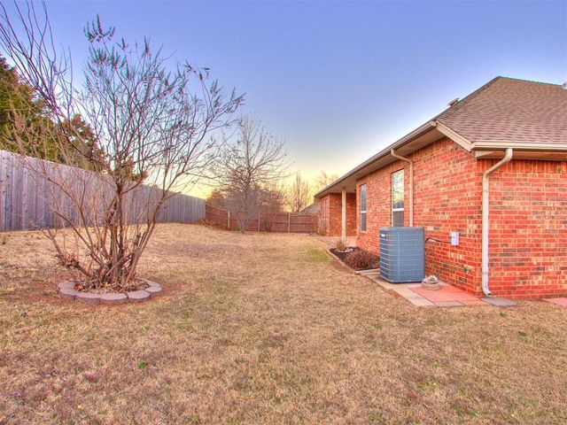 16909 Gladstone Circle, Edmond, OK 73012