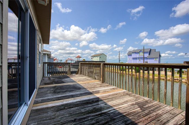 114 Bayou Vista Drive, Hitchcock, TX 77563