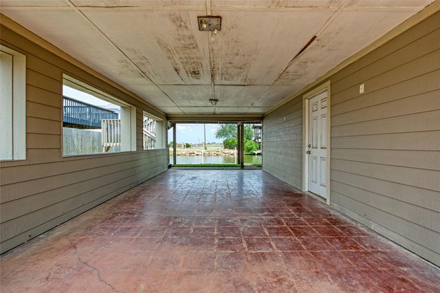 114 Bayou Vista Drive, Hitchcock, TX 77563