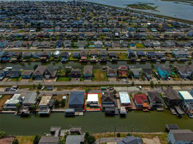 114 Bayou Vista Drive, Hitchcock, TX 77563