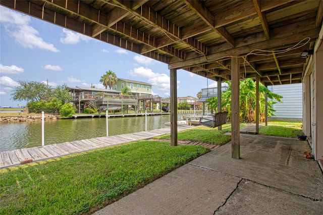 114 Bayou Vista Drive, Hitchcock, TX 77563