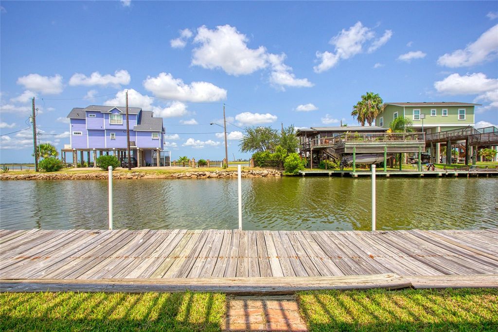114 Bayou Vista Drive, Hitchcock, TX 77563