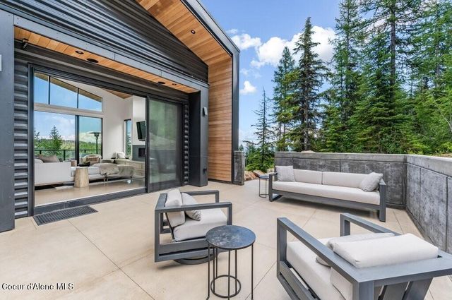304 Blizzard Dr, Sandpoint, ID 83864