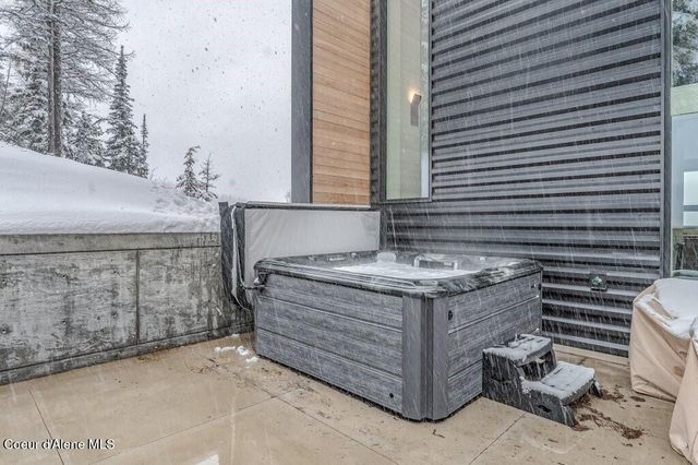 304 Blizzard Dr, Sandpoint, ID 83864