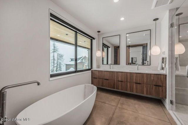 304 Blizzard Dr, Sandpoint, ID 83864