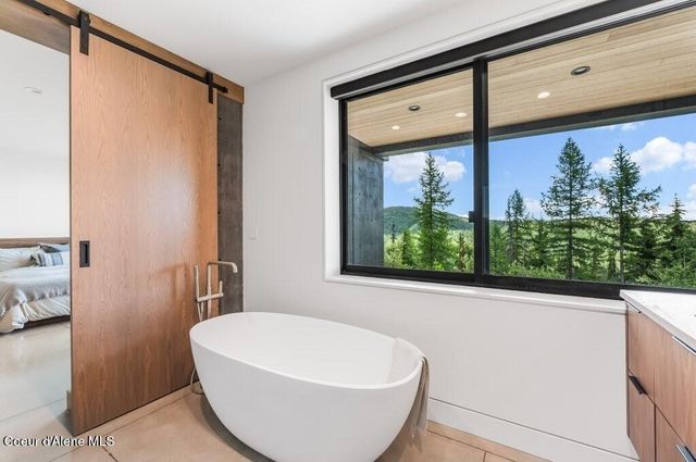 304 Blizzard Dr, Sandpoint, ID 83864
