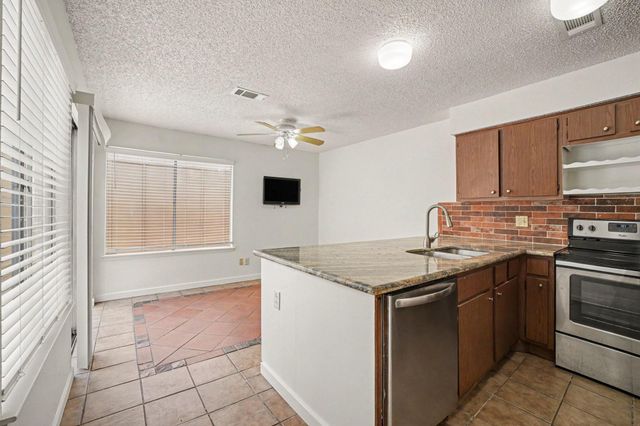 11625 Lakeside Park Drive, Houston, TX 77707