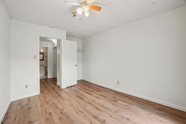 11625 Lakeside Park Drive, Houston, TX 77707