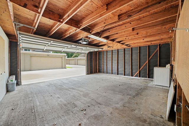 11625 Lakeside Park Drive, Houston, TX 77707