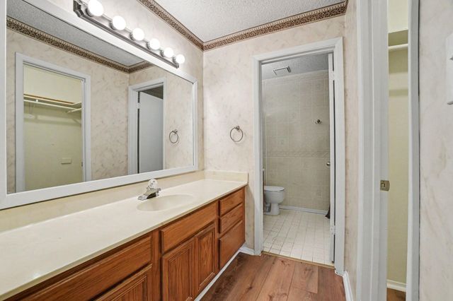 11625 Lakeside Park Drive, Houston, TX 77707