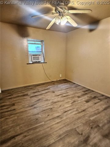 1413 Fayette Pike W, Montgomery, WV 25136