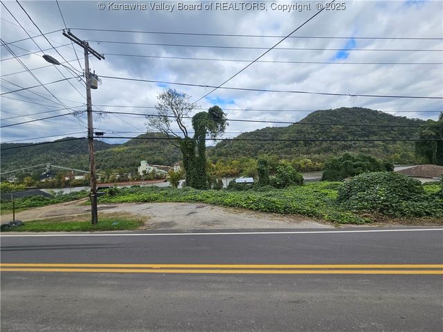 1413 Fayette Pike W, Montgomery, WV 25136