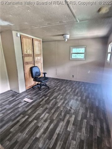 1413 Fayette Pike W, Montgomery, WV 25136