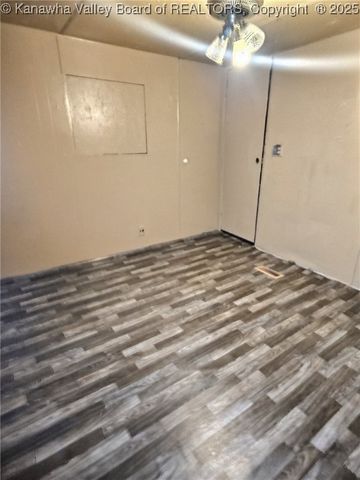 1413 Fayette Pike W, Montgomery, WV 25136