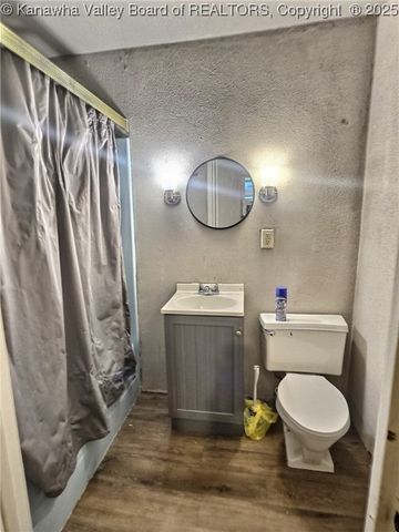 1413 Fayette Pike W, Montgomery, WV 25136