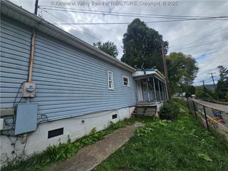 1413 Fayette Pike W, Montgomery, WV 25136