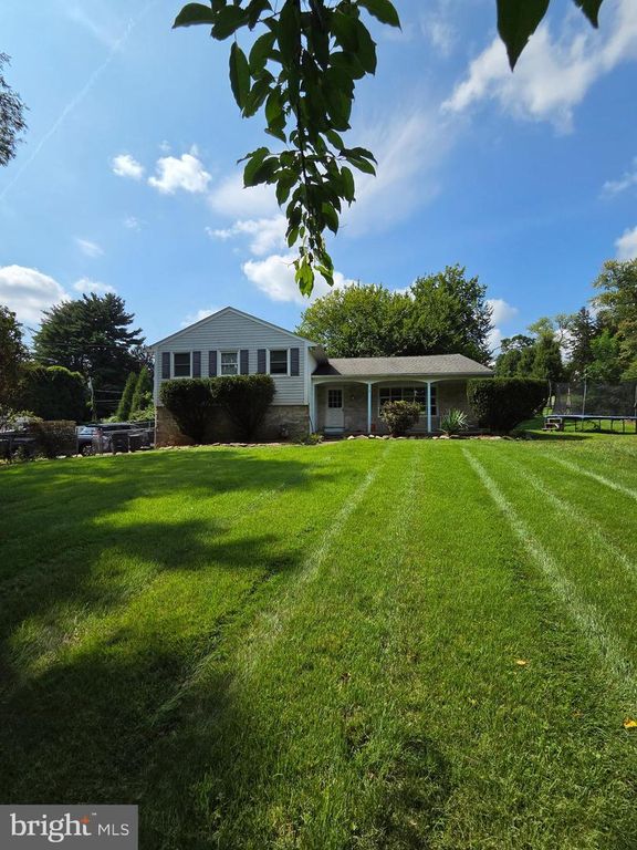 2064 VALLEY RD, HUNTINGDON VALLEY, PA 19006 — exterior