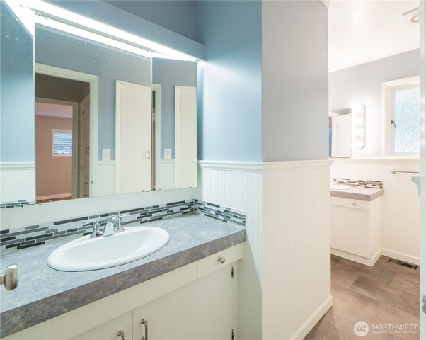 901 E Grover Street, Lynden, WA 98264