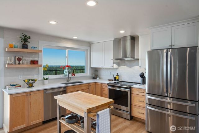 12065 206th Place SE, Issaquah, WA 98027