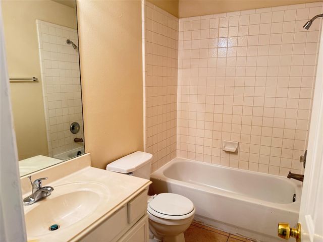 4019 Teal Run Meadow Drive, Fresno, TX 77545