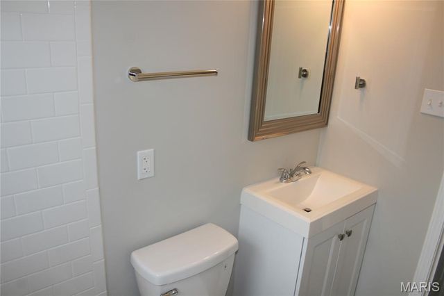 515 Kingston Drive, St Louis, MO 63125
