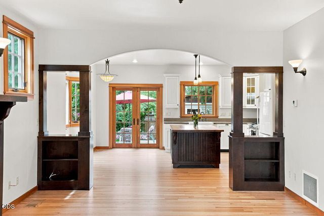 425 NW State Street, Bend, OR 97703