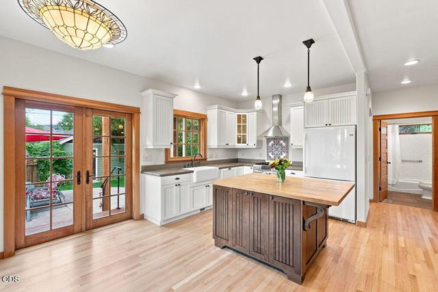 425 NW State Street, Bend, OR 97703