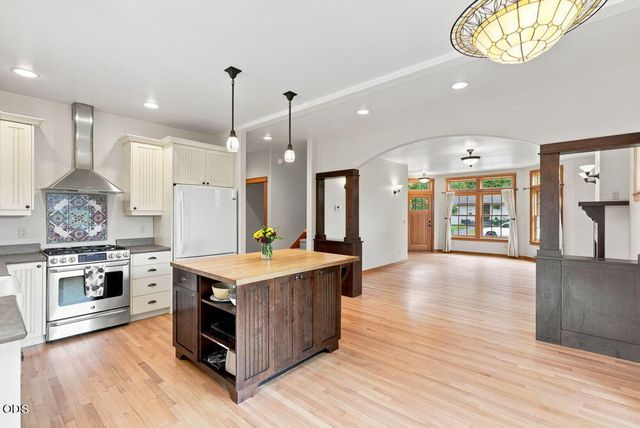 425 NW State Street, Bend, OR 97703