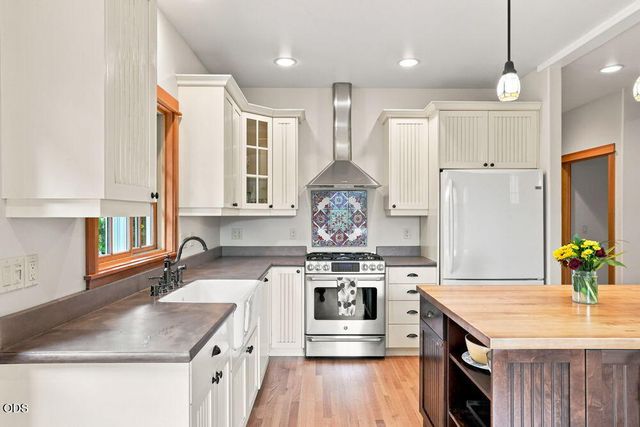425 NW State Street, Bend, OR 97703