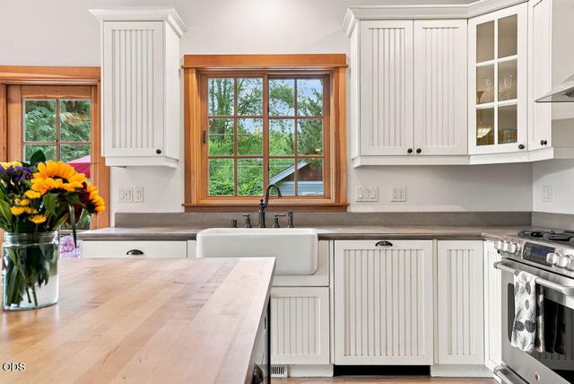425 NW State Street, Bend, OR 97703