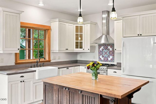 425 NW State Street, Bend, OR 97703