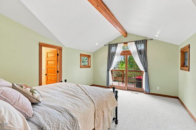 425 NW State Street, Bend, OR 97703