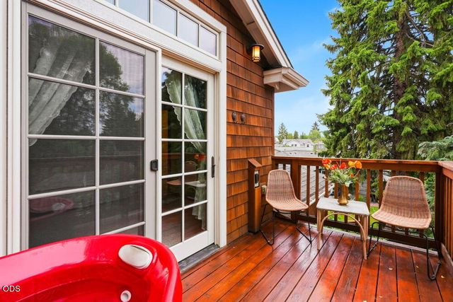 425 NW State Street, Bend, OR 97703