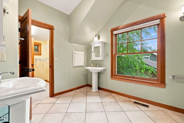 425 NW State Street, Bend, OR 97703
