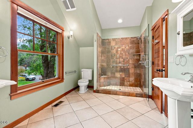 425 NW State Street, Bend, OR 97703