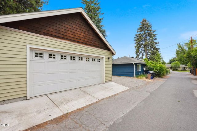 425 NW State Street, Bend, OR 97703