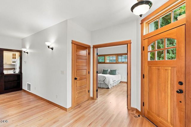 425 NW State Street, Bend, OR 97703