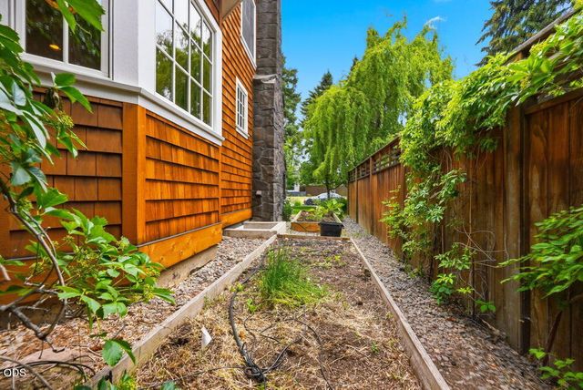 425 NW State Street, Bend, OR 97703