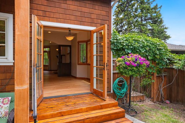 425 NW State Street, Bend, OR 97703