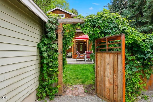 425 NW State Street, Bend, OR 97703