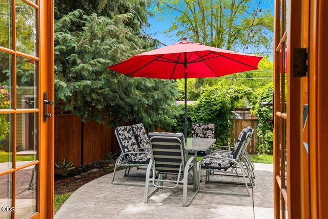425 NW State Street, Bend, OR 97703