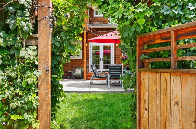 425 NW State Street, Bend, OR 97703