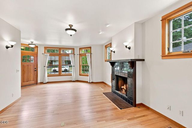 425 NW State Street, Bend, OR 97703
