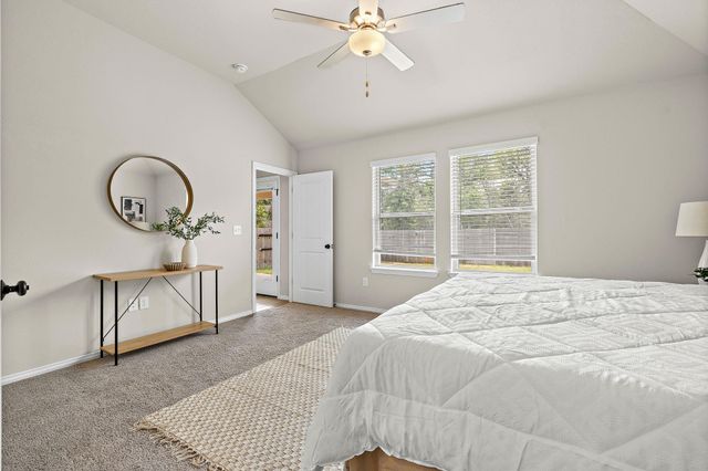 135 Hackberry LN, Bastrop, TX 78602